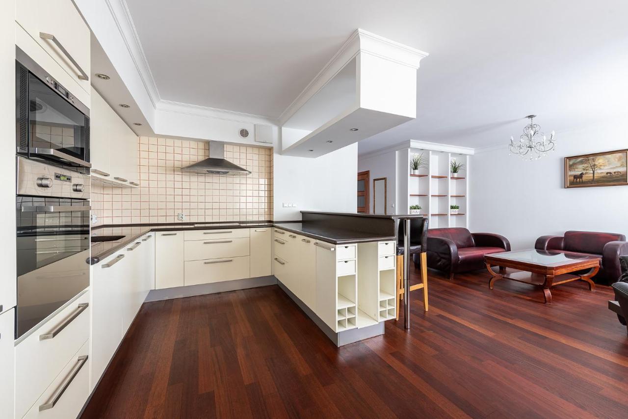 Bukowinska 12 Prywatne Mieszkanie 80M2 Z Dwiema Sypialniami I Balkonem 2X Bezplatne Miejsca Parkingowe Samodzielne Zameldowanie! Private Garage! Self Check-In System! Varsóvia Exterior foto